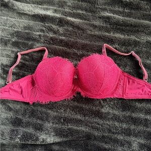 NWOT Stunning Victoria’s Secret Hot Pink/ Magenta Bra
